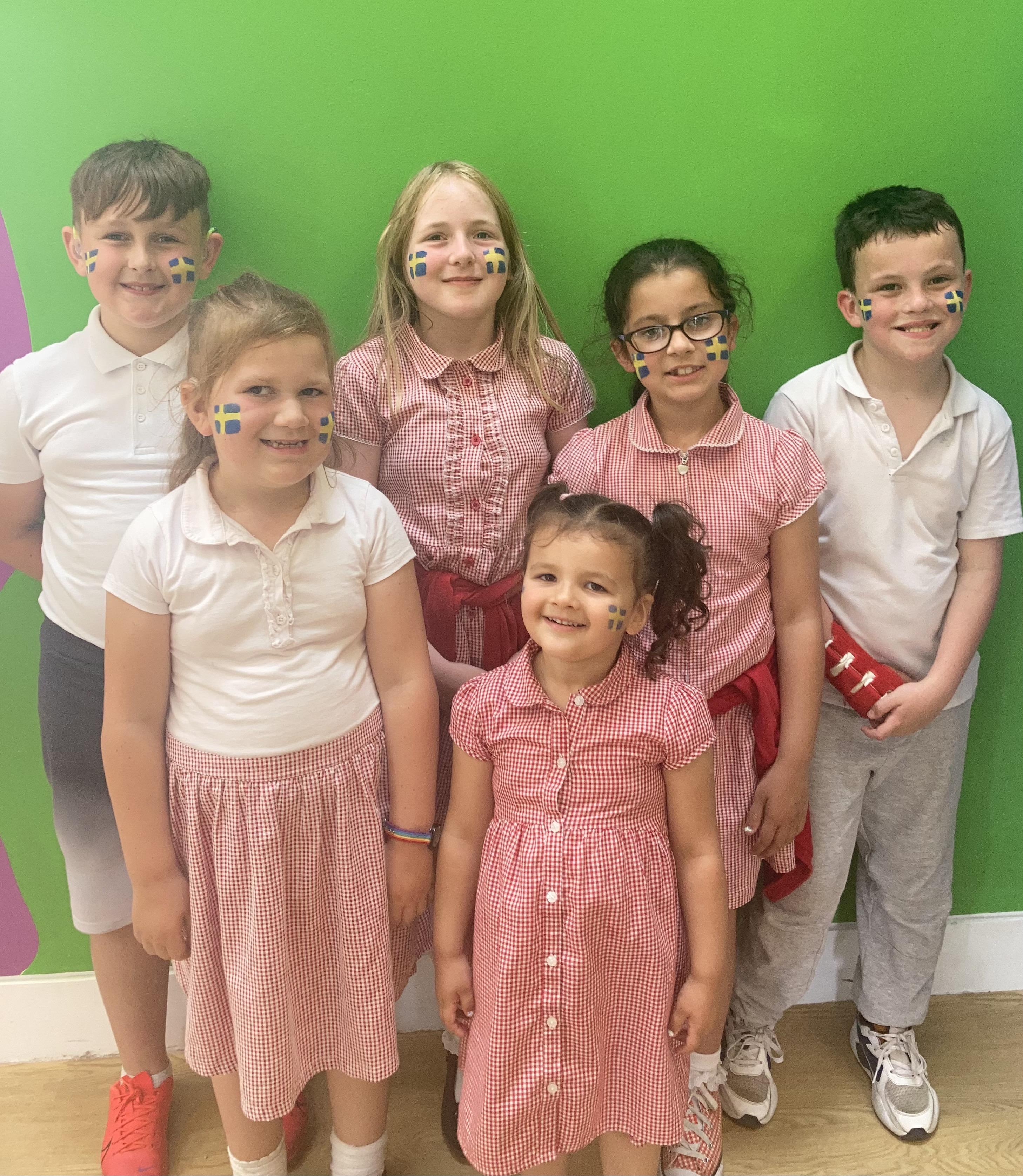We finished the Swedish Week with painted flags on their cheeks!